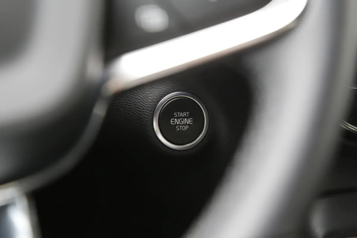 1.5 T4 Plug-in hybrid Plus Dark*Perfect Onderh.*Half Leder R-Design stoelen/Stoelverw./Stuurverw./Camera/H&K/DAB/LED/Apple Carplay-Android/Keyless Entry+Go/Parkeersens.V+A/18 inch LM*