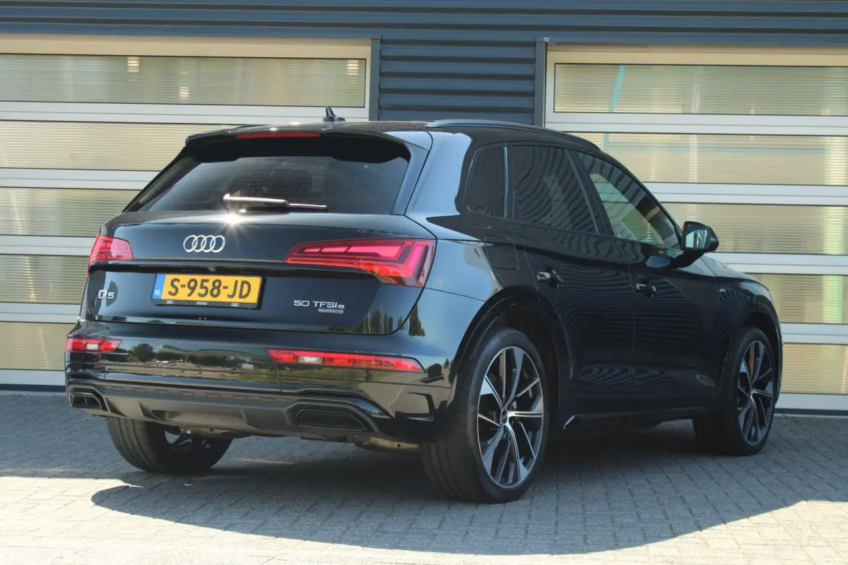 50 TFSIe 299pk quattro S edition | Panoramadak | Trekhaak | Luchtvering | Matrix LED