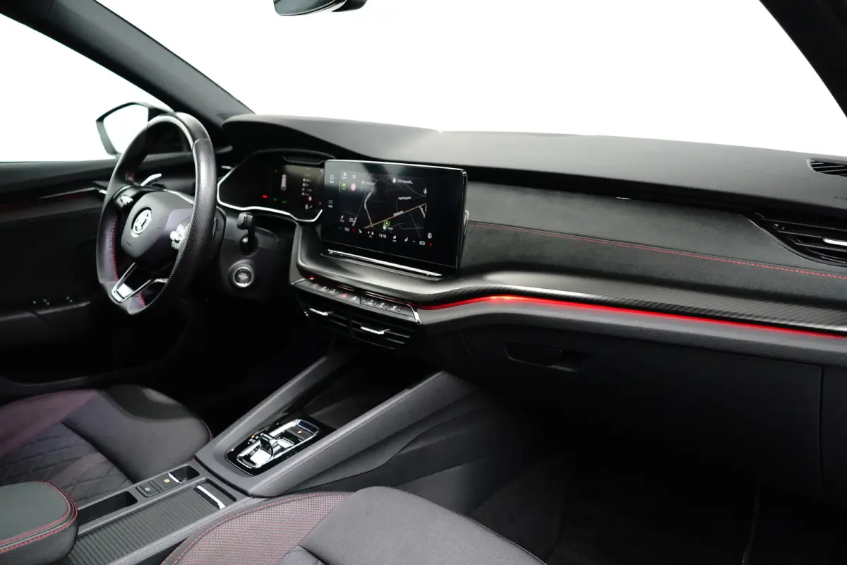 1.4 TSI iV RS PHEV 245PK DSG | TREKHAAK | CAMERA | STOELVERW. | NAVIGATIE | APP. CONNECT | 18 INCH | ADAPT. CRUISE | DAB+ | FULL LED | CLIMATE CONTROL