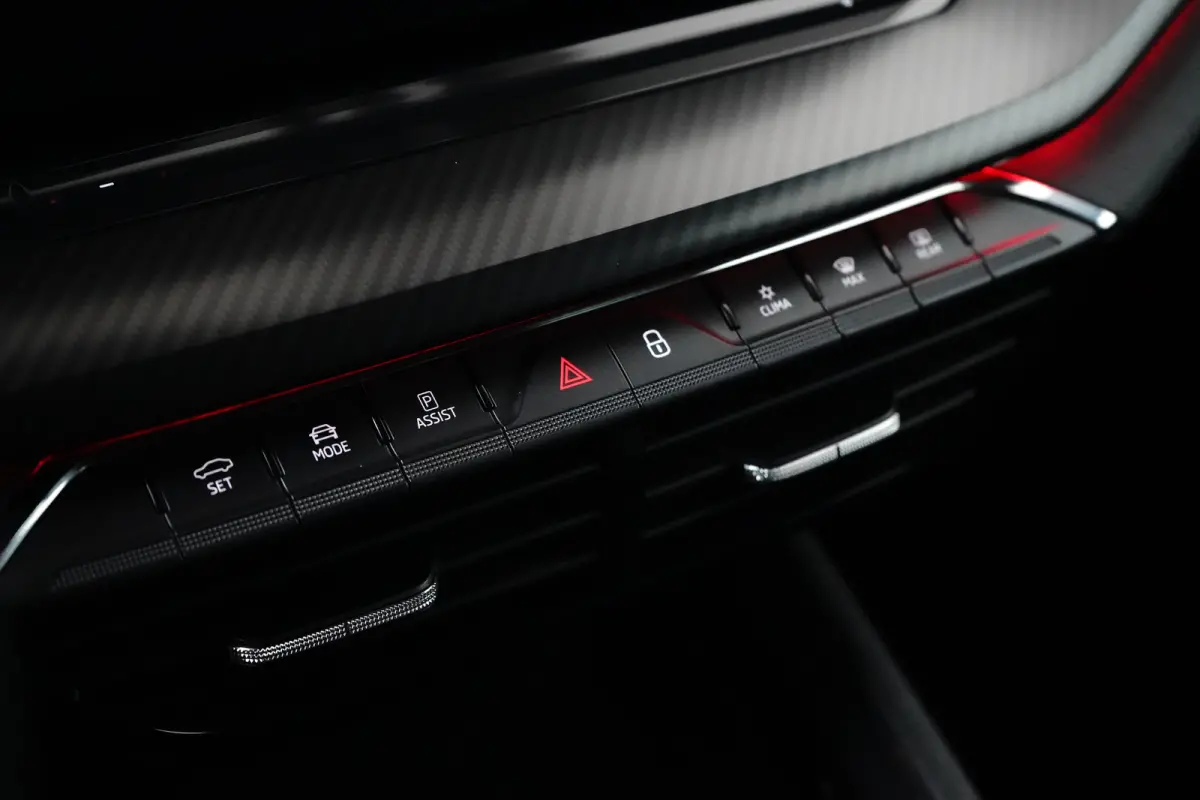 1.4 TSI iV RS PHEV 245PK DSG | TREKHAAK | CAMERA | STOELVERW. | NAVIGATIE | APP. CONNECT | 18 INCH | ADAPT. CRUISE | DAB+ | FULL LED | CLIMATE CONTROL