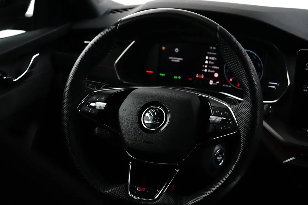 1.4 TSI iV RS PHEV 245PK DSG | TREKHAAK | CAMERA | STOELVERW. | NAVIGATIE | APP. CONNECT | 18 INCH | ADAPT. CRUISE | DAB+ | FULL LED | CLIMATE CONTROL