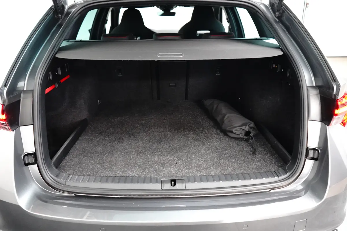 1.4 TSI iV RS PHEV 245PK DSG | TREKHAAK | CAMERA | STOELVERW. | NAVIGATIE | APP. CONNECT | 18 INCH | ADAPT. CRUISE | DAB+ | FULL LED | CLIMATE CONTROL