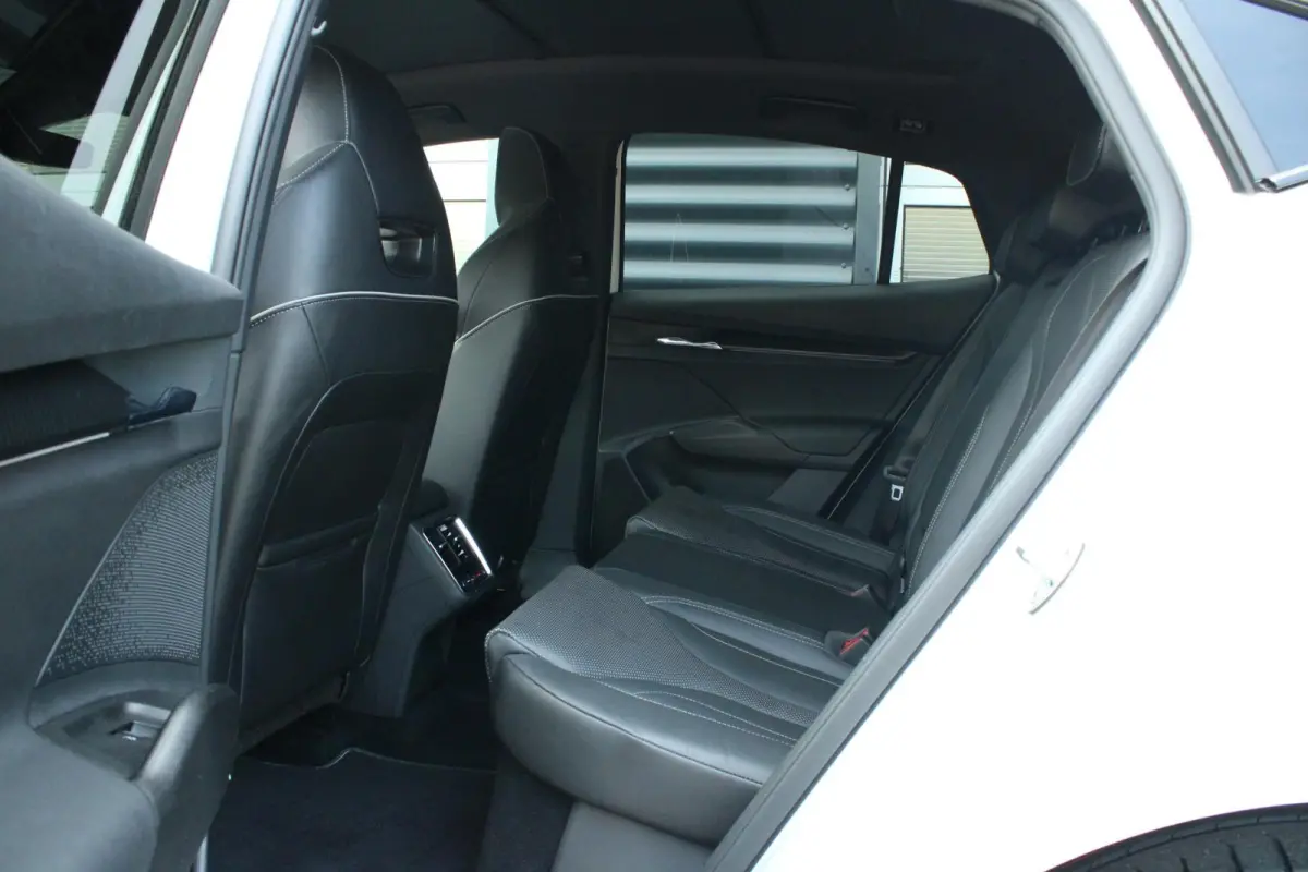 RS 80 300pk | SoH 92% | Trekhaak | Panoramadak | Stoel/Stuurverwarming | Adaptieve Cruise | Voorstoelen Elekt. | Canton Audio