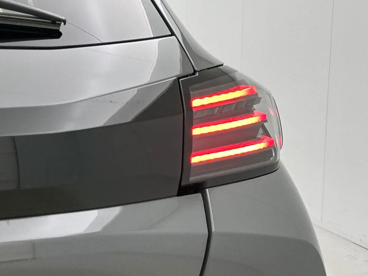 1.2 Hybrid 145 e-DCS6 GT | Automaat | tot 8 jaar garantie | GT | LED | Sportstoelen | Camera | Lichtmetalen velgen | Parkeersensoren | Elektrisch bedienbare stoelen | Massage | Stoelverwarmi