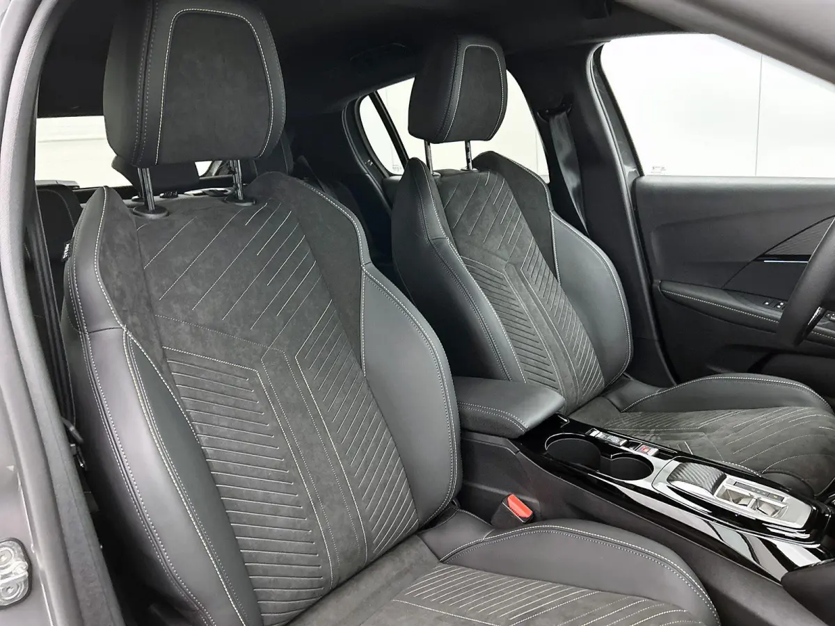 1.2 Hybrid 145 e-DCS6 GT | Automaat | tot 8 jaar garantie | GT | LED | Sportstoelen | Camera | Lichtmetalen velgen | Parkeersensoren | Elektrisch bedienbare stoelen | Massage | Stoelverwarmi