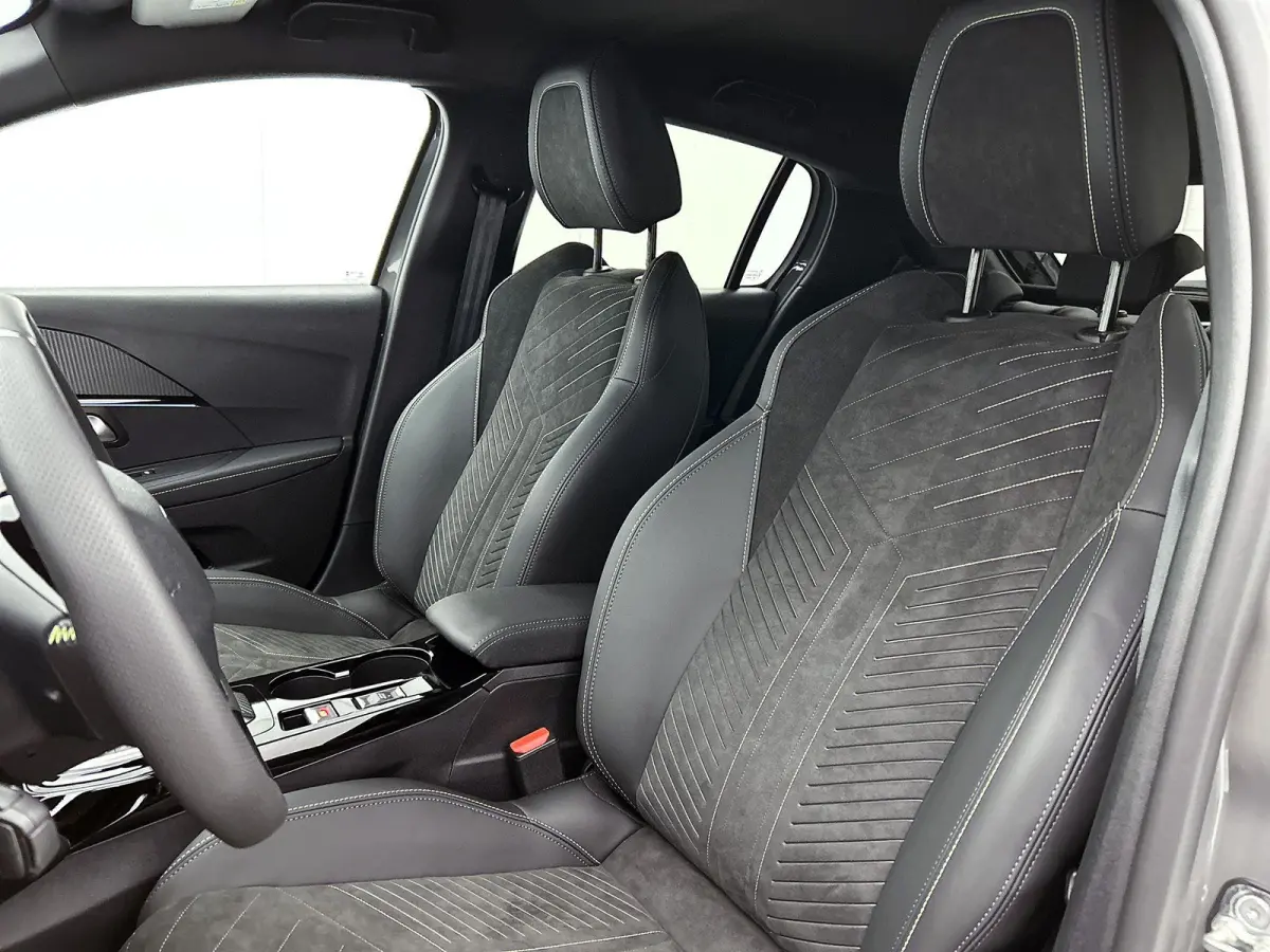 1.2 Hybrid 145 e-DCS6 GT | Automaat | tot 8 jaar garantie | GT | LED | Sportstoelen | Camera | Lichtmetalen velgen | Parkeersensoren | Elektrisch bedienbare stoelen | Massage | Stoelverwarmi