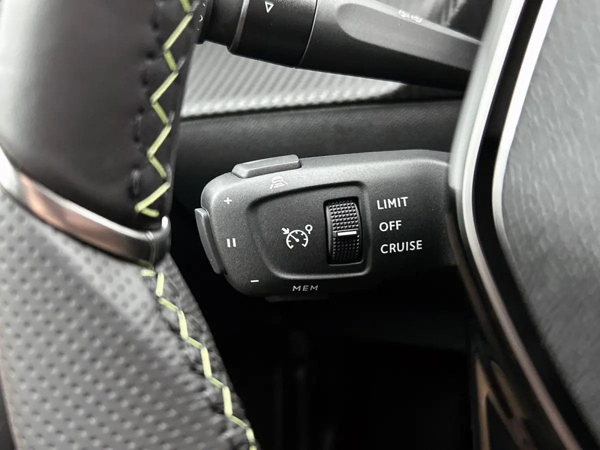 1.2 Hybrid 145 e-DCS6 GT | Automaat | tot 8 jaar garantie | GT | LED | Sportstoelen | Camera | Lichtmetalen velgen | Parkeersensoren | Elektrisch bedienbare stoelen | Massage | Stoelverwarmi