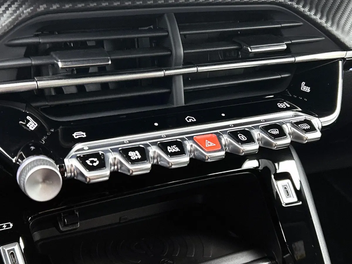 1.2 Hybrid 145 e-DCS6 GT | Automaat | tot 8 jaar garantie | GT | LED | Sportstoelen | Camera | Lichtmetalen velgen | Parkeersensoren | Elektrisch bedienbare stoelen | Massage | Stoelverwarmi