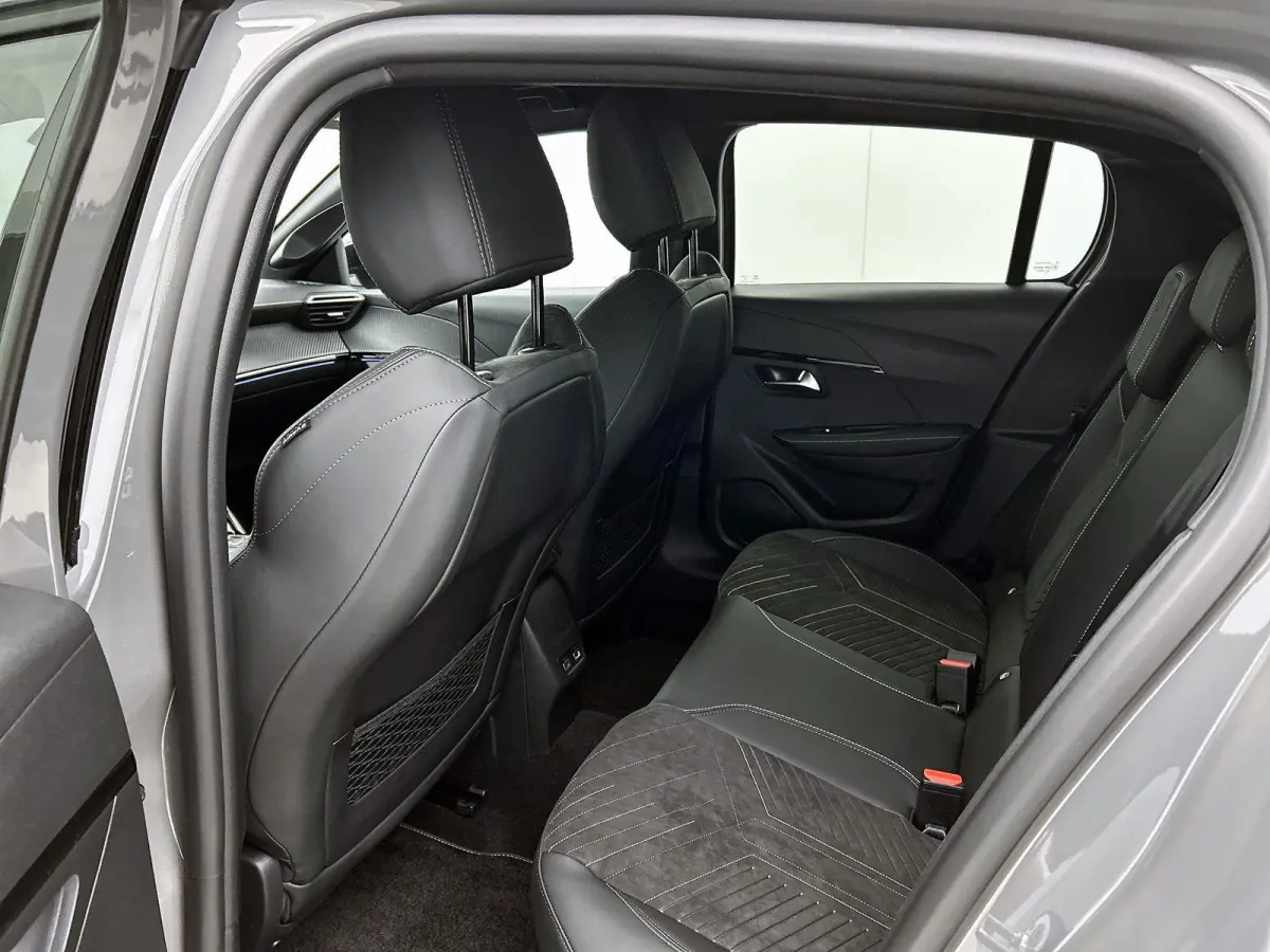1.2 Hybrid 145 e-DCS6 GT | Automaat | tot 8 jaar garantie | GT | LED | Sportstoelen | Camera | Lichtmetalen velgen | Parkeersensoren | Elektrisch bedienbare stoelen | Massage | Stoelverwarmi