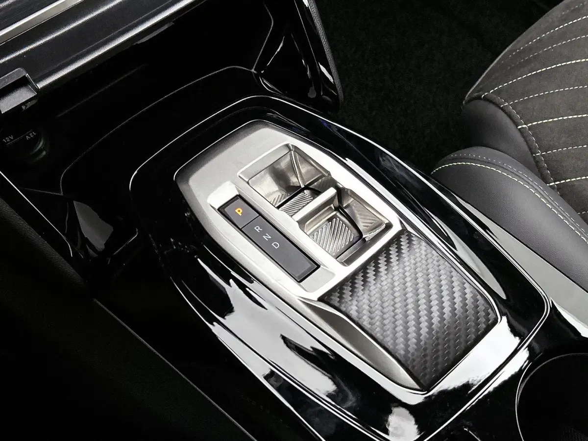 1.2 Hybrid 145 e-DCS6 GT | Automaat | tot 8 jaar garantie | GT | LED | Sportstoelen | Camera | Lichtmetalen velgen | Parkeersensoren | Elektrisch bedienbare stoelen | Massage | Stoelverwarmi