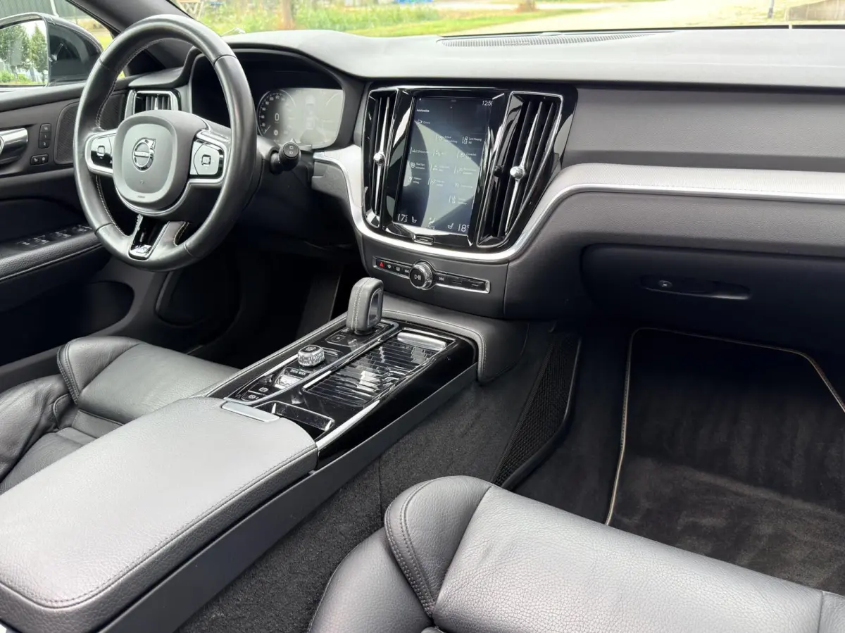 2.0 T6 Twin Engine AWD R-Design Panodak|HUD|ACC|Memory|Keyless|