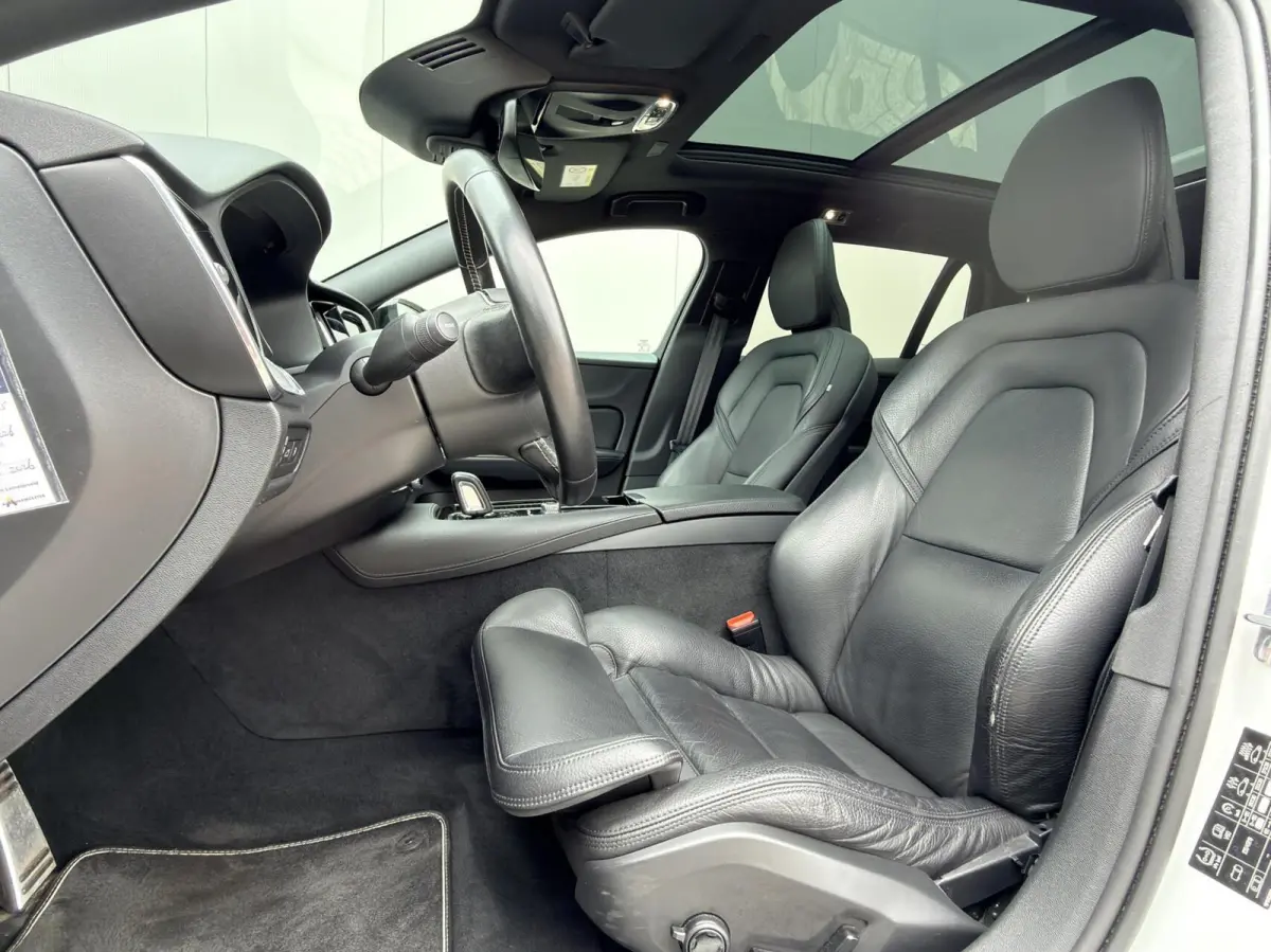 2.0 T6 Twin Engine AWD R-Design Panodak|HUD|ACC|Memory|Keyless|