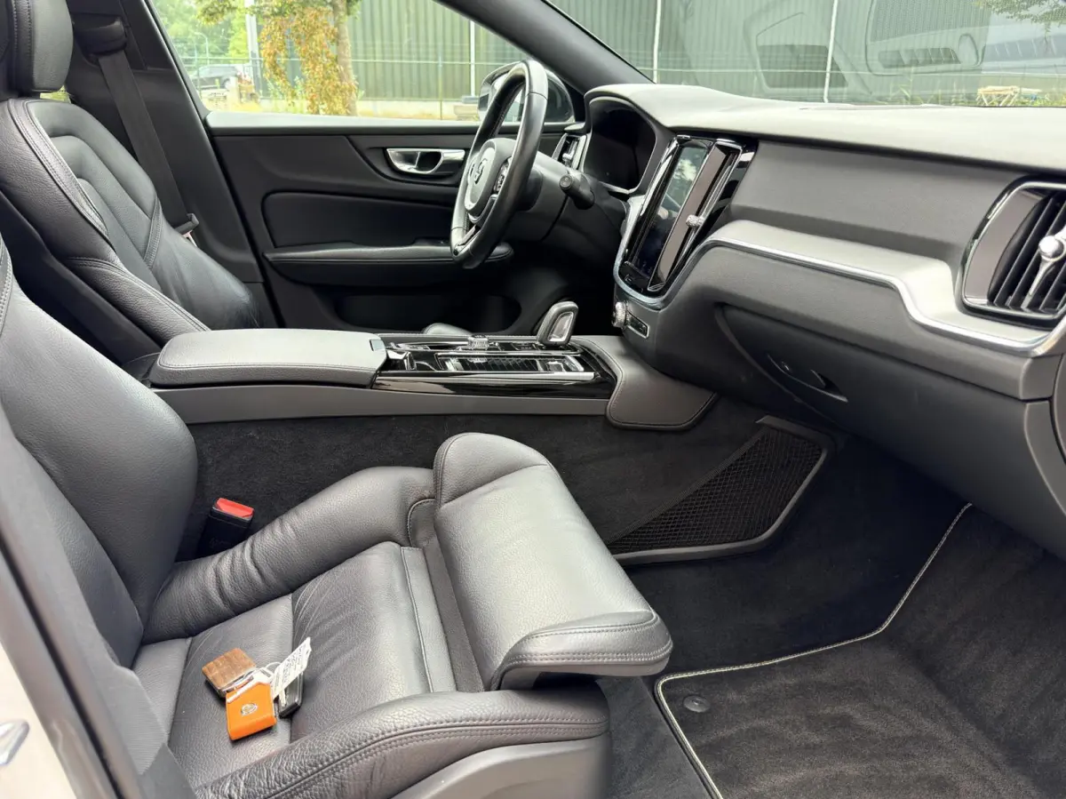 2.0 T6 Twin Engine AWD R-Design Panodak|HUD|ACC|Memory|Keyless|