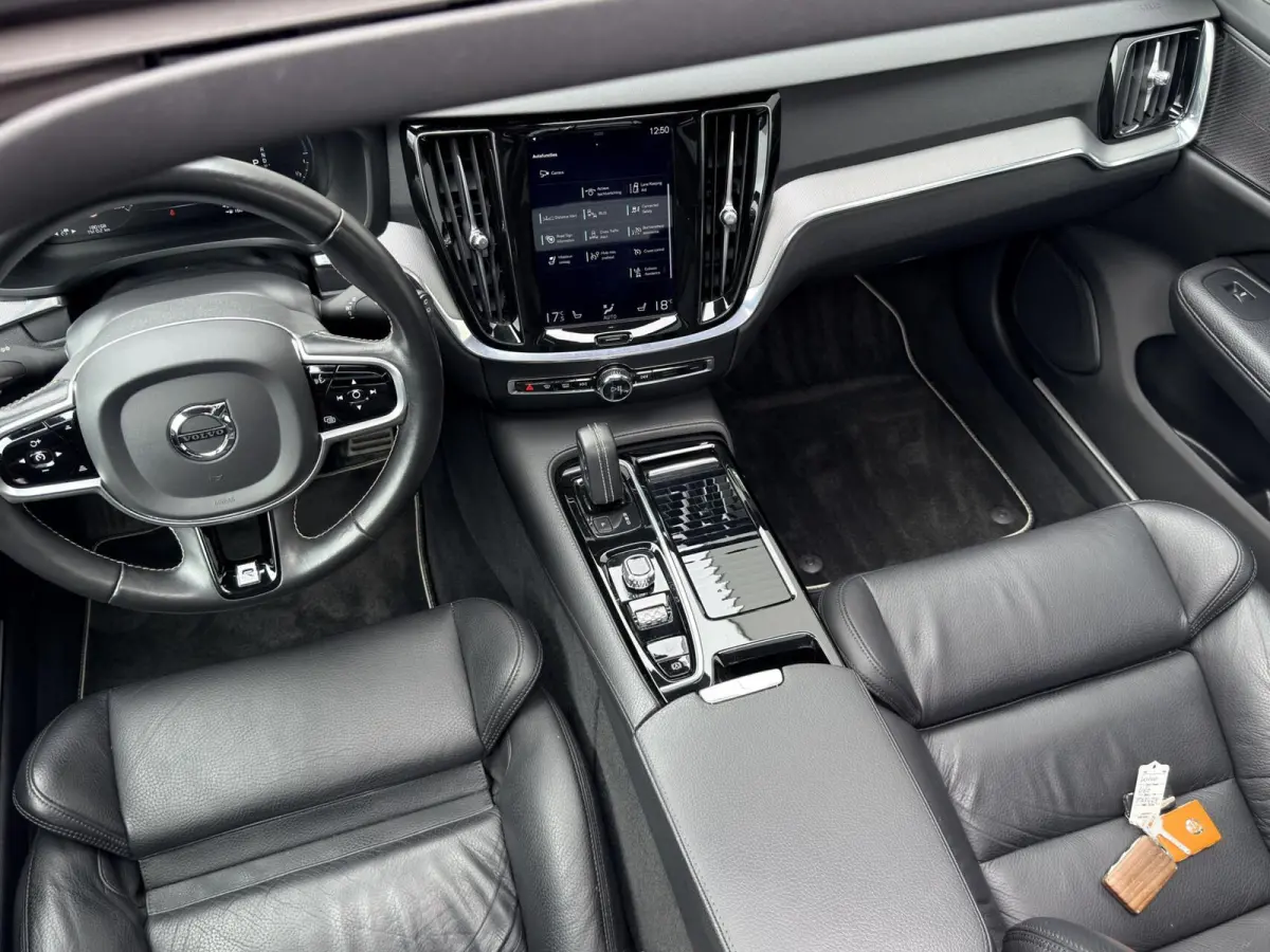 2.0 T6 Twin Engine AWD R-Design Panodak|HUD|ACC|Memory|Keyless|