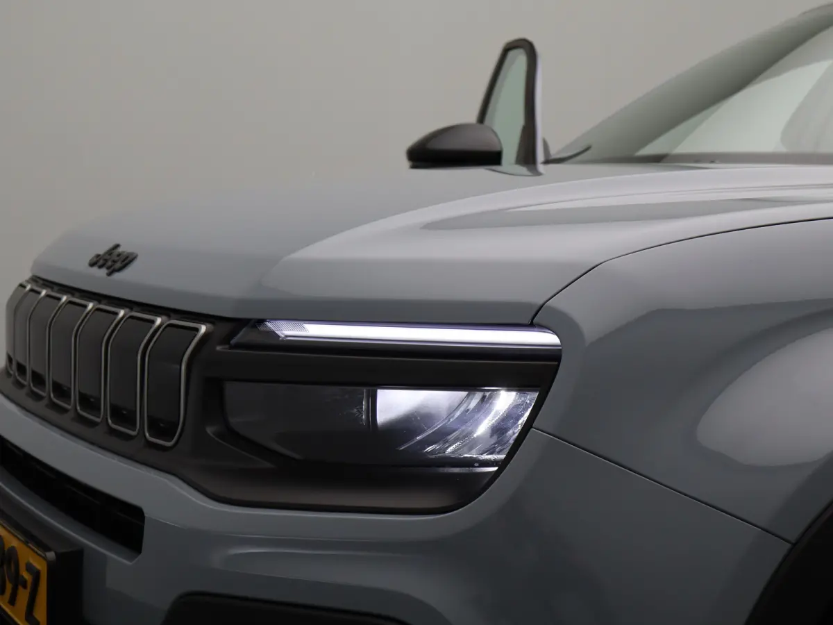 1.2 e-Hybrid Black Edition 8 Jaar Garantie | Camera | Adaptieve Cruise Control | Parkeersenoren | Draadloze Carplay | LED verlichting
