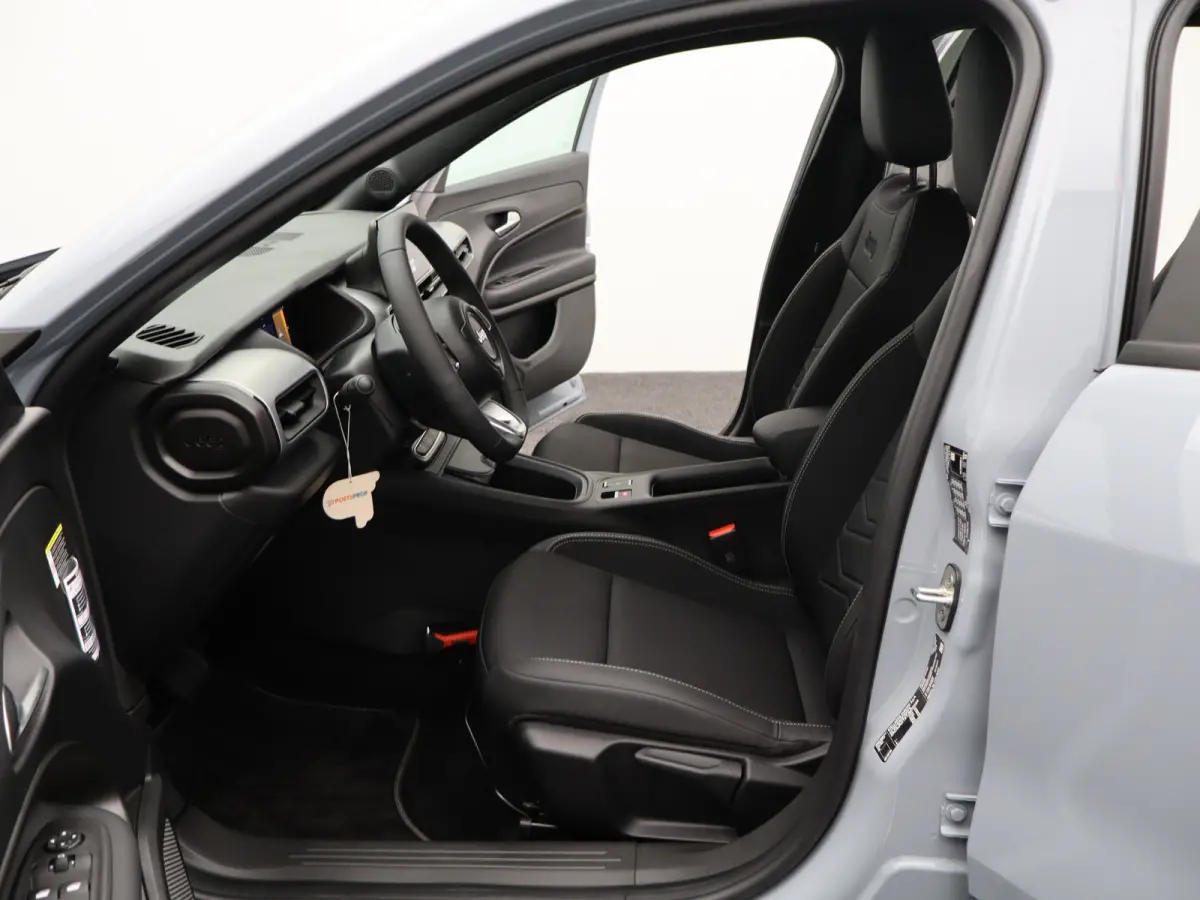 1.2 e-Hybrid Black Edition 8 Jaar Garantie | Camera | Adaptieve Cruise Control | Parkeersenoren | Draadloze Carplay | LED verlichting