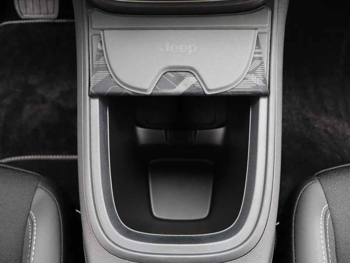 1.2 e-Hybrid Black Edition 8 Jaar Garantie | Camera | Adaptieve Cruise Control | Parkeersenoren | Draadloze Carplay | LED verlichting