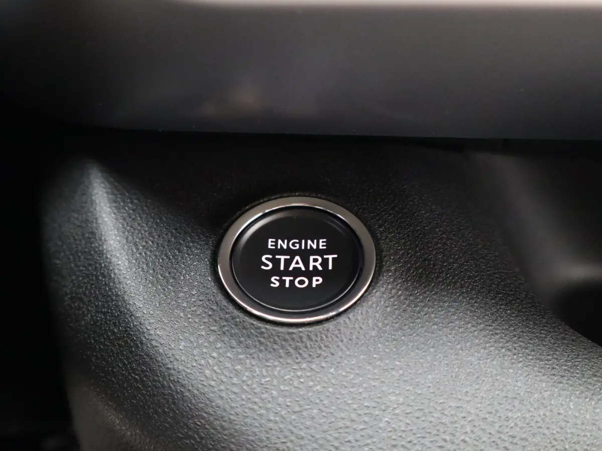 1.2 e-Hybrid Black Edition 8 Jaar Garantie | Camera | Adaptieve Cruise Control | Parkeersenoren | Draadloze Carplay | LED verlichting