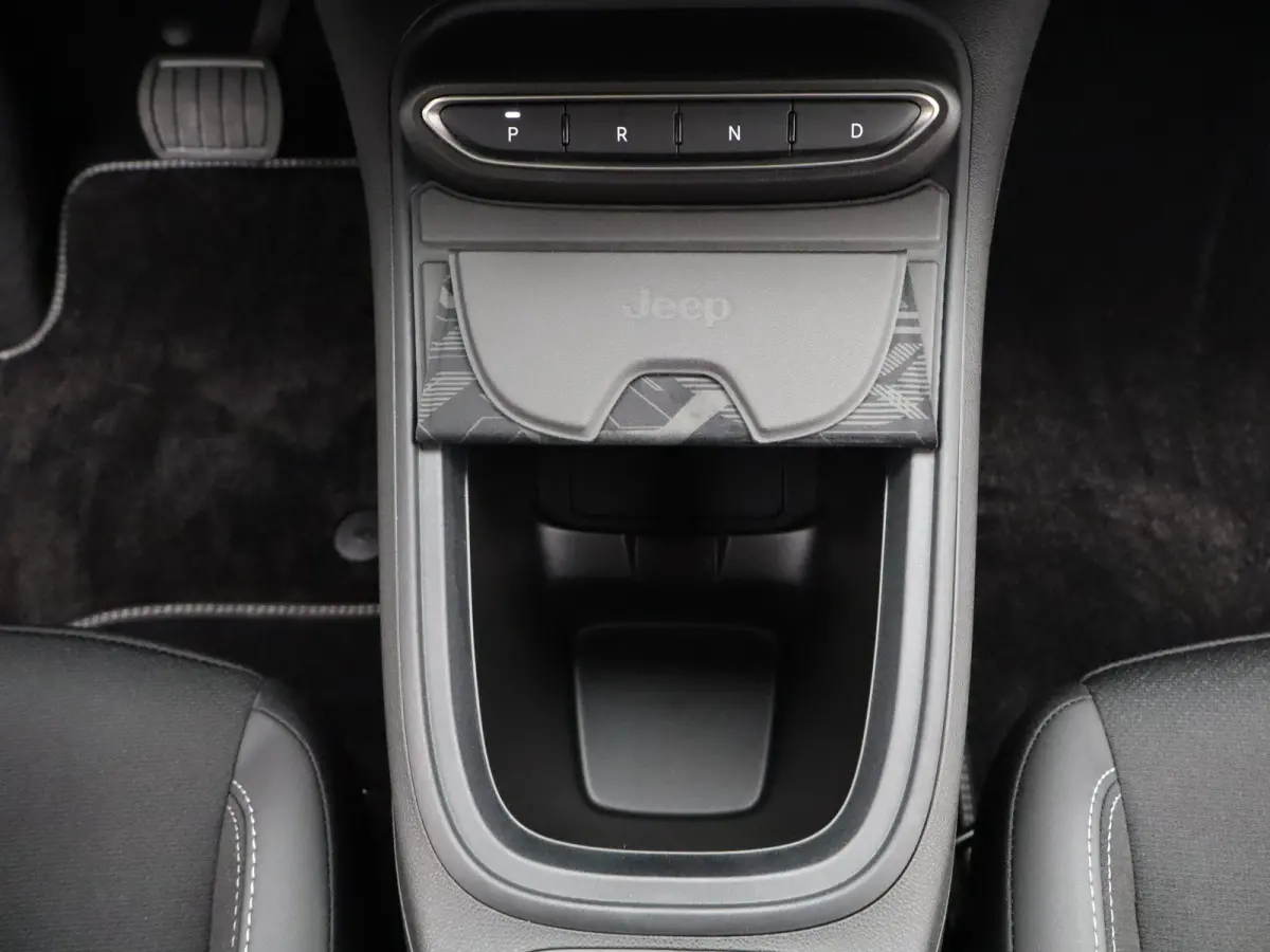 1.2 e-Hybrid Black Edition 8 Jaar Garantie | Camera | Adaptieve Cruise Control | Parkeersenoren | Draadloze Carplay | LED verlichting