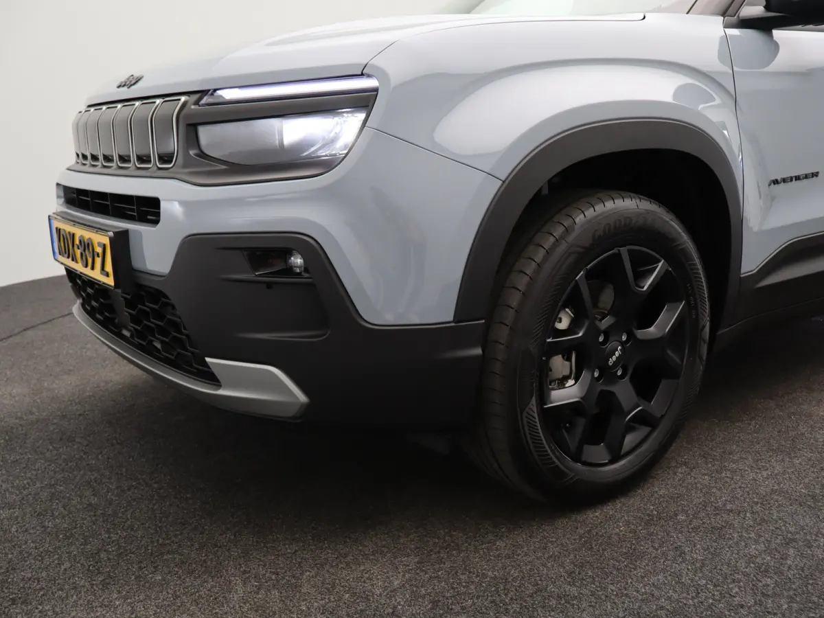 1.2 e-Hybrid Black Edition 8 Jaar Garantie | Camera | Adaptieve Cruise Control | Parkeersenoren | Draadloze Carplay | LED verlichting