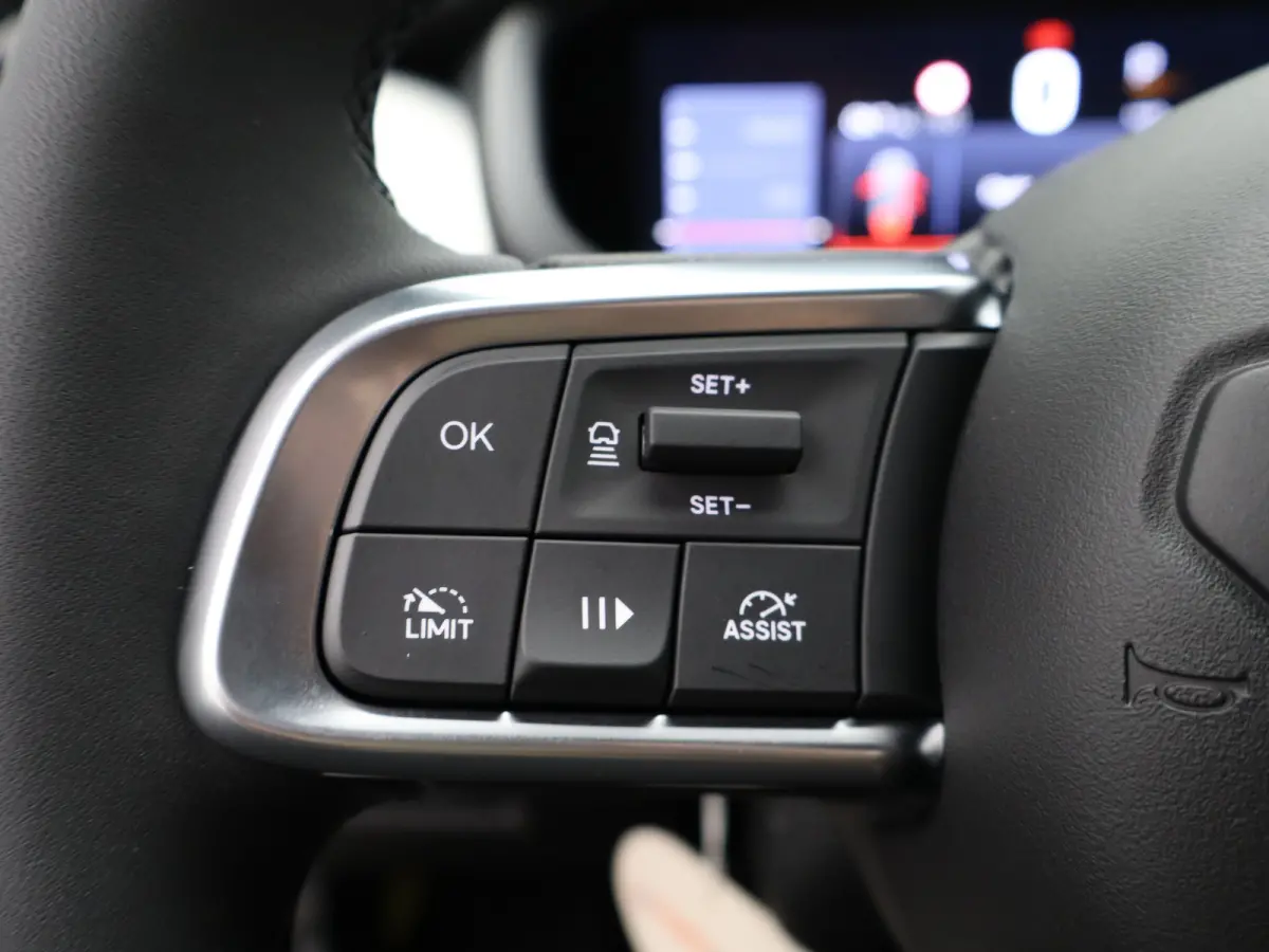 1.2 e-Hybrid Black Edition 8 Jaar Garantie | Camera | Adaptieve Cruise Control | Parkeersenoren | Draadloze Carplay | LED verlichting