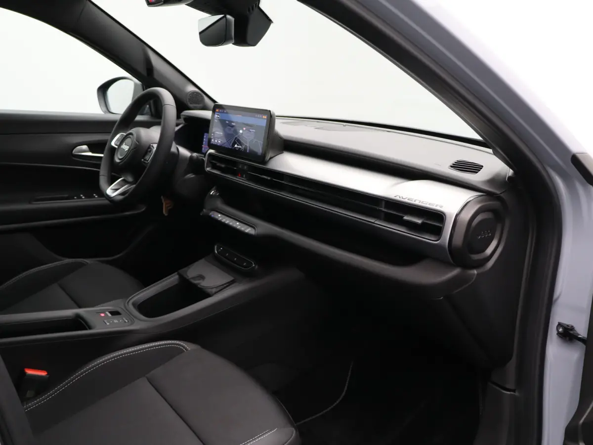 1.2 e-Hybrid Black Edition 8 Jaar Garantie | Camera | Adaptieve Cruise Control | Parkeersenoren | Draadloze Carplay | LED verlichting