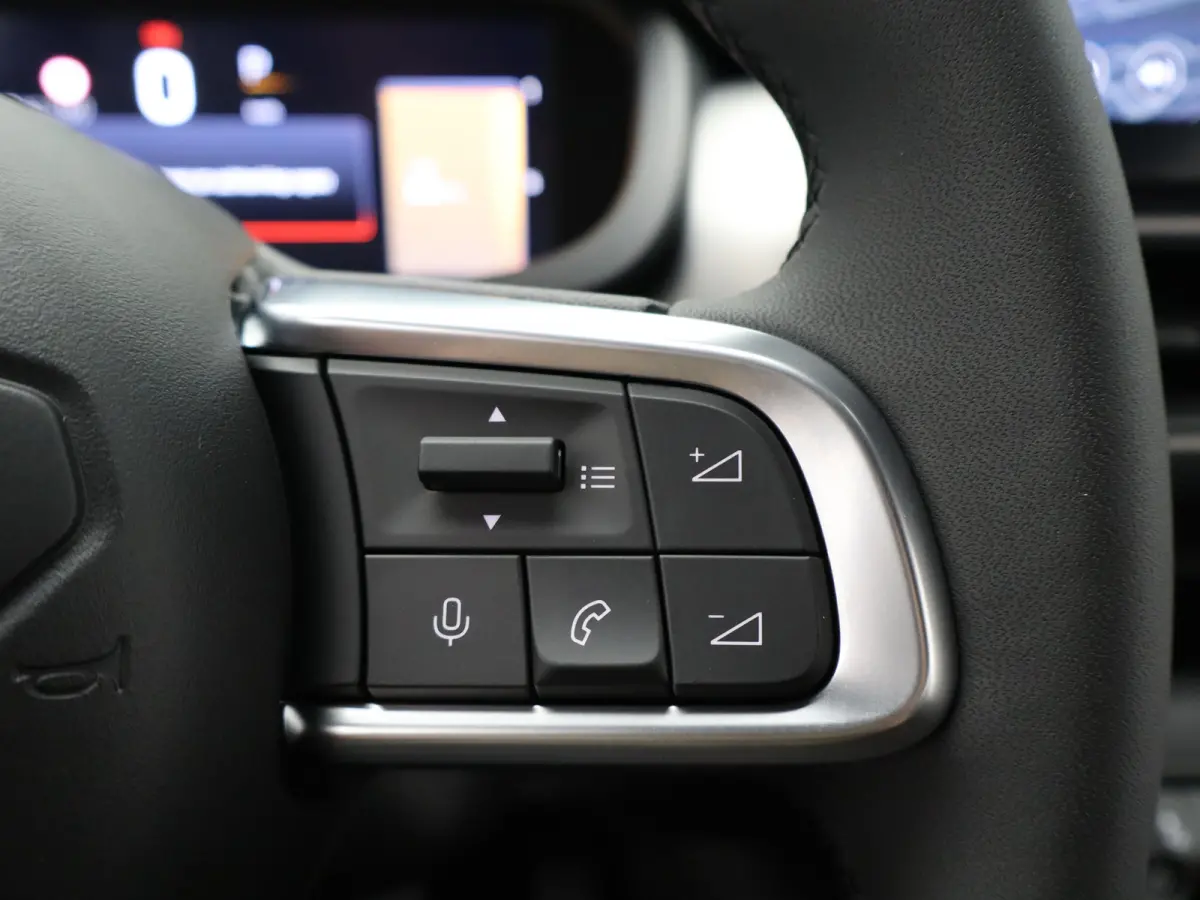 1.2 e-Hybrid Black Edition 8 Jaar Garantie | Camera | Adaptieve Cruise Control | Parkeersenoren | Draadloze Carplay | LED verlichting