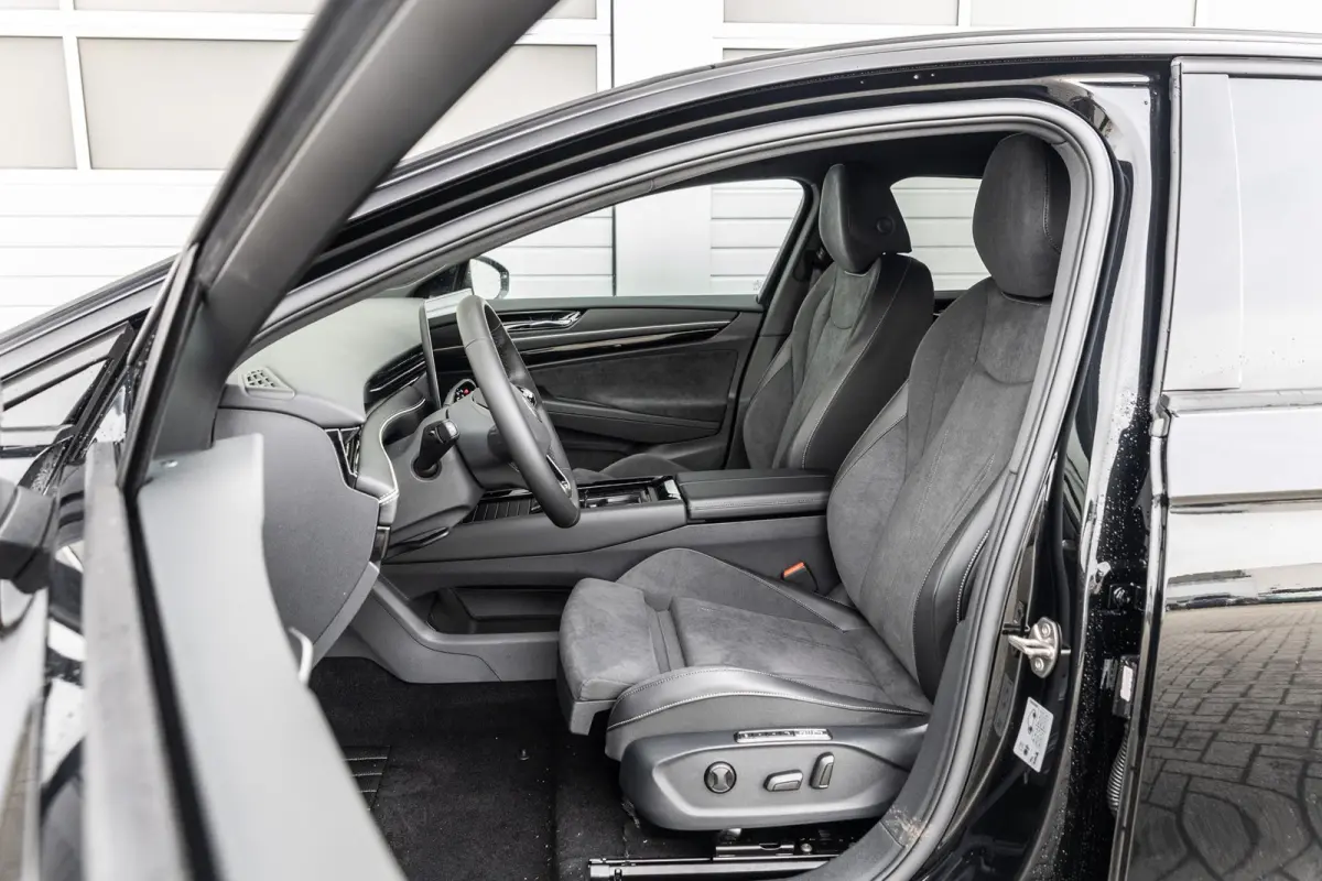 286pk Pro Limited Edition 77 kWh | Trekhaak Wegklapbaar | Elek Stoelen + Geheugen | Head-up