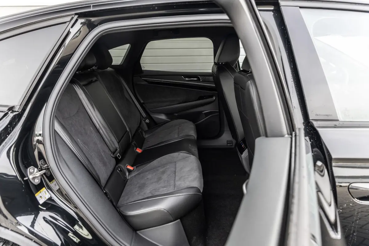 286pk Pro Limited Edition 77 kWh | Trekhaak Wegklapbaar | Elek Stoelen + Geheugen | Head-up
