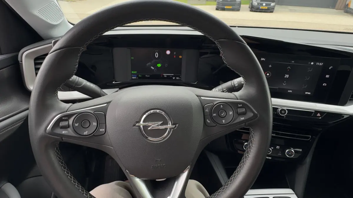 Level 3 50 kWh | 1e Eigenaar | Origineel Nederlands | Trekhaak | Dodehoek detectie | 100% SOH | Apple Carplay / Android Auto |