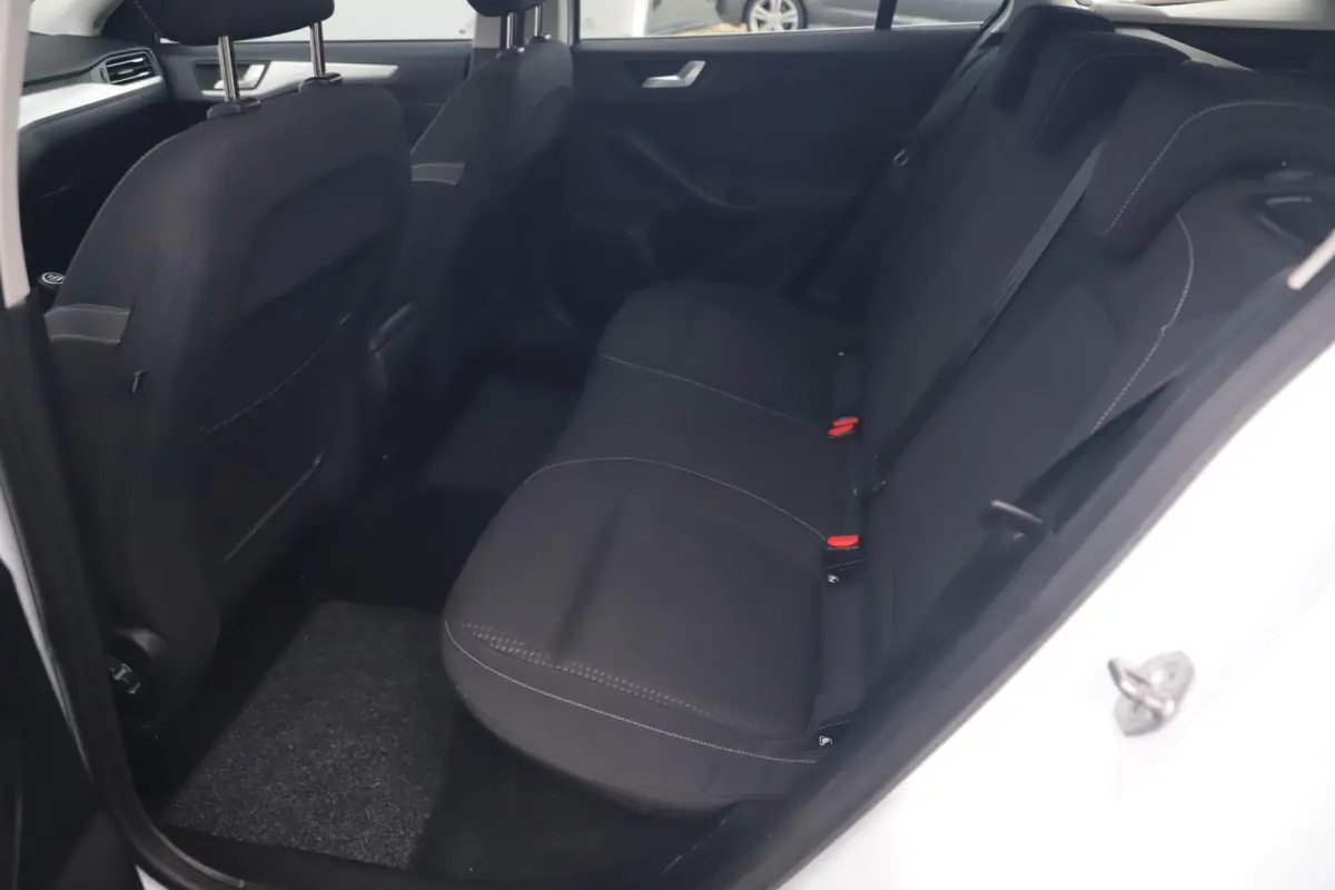 1.0 EcoBoost Trend Edition Business Navigatie Clima Cruise 16 inch LMV Parkeersensors Lane Assist Keyless