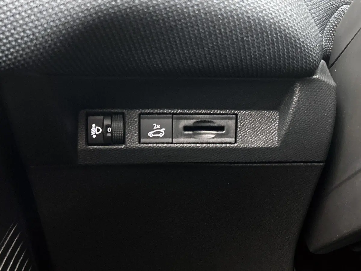 SUV Plus Comfort Range 73 kWh | DEMO | 519km WLTP Actieradius | Navigatie | Adaptive cruise control | 360 graden camera | Elektrische achterklep | Draadloze telefoonlader | 19" lichtmetalen 