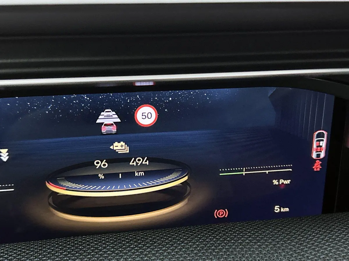 SUV Plus Comfort Range 73 kWh | DEMO | 519km WLTP Actieradius | Navigatie | Adaptive cruise control | 360 graden camera | Elektrische achterklep | Draadloze telefoonlader | 19" lichtmetalen 