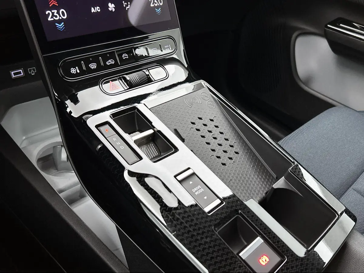 SUV Plus Comfort Range 73 kWh | DEMO | 519km WLTP Actieradius | Navigatie | Adaptive cruise control | 360 graden camera | Elektrische achterklep | Draadloze telefoonlader | 19" lichtmetalen 