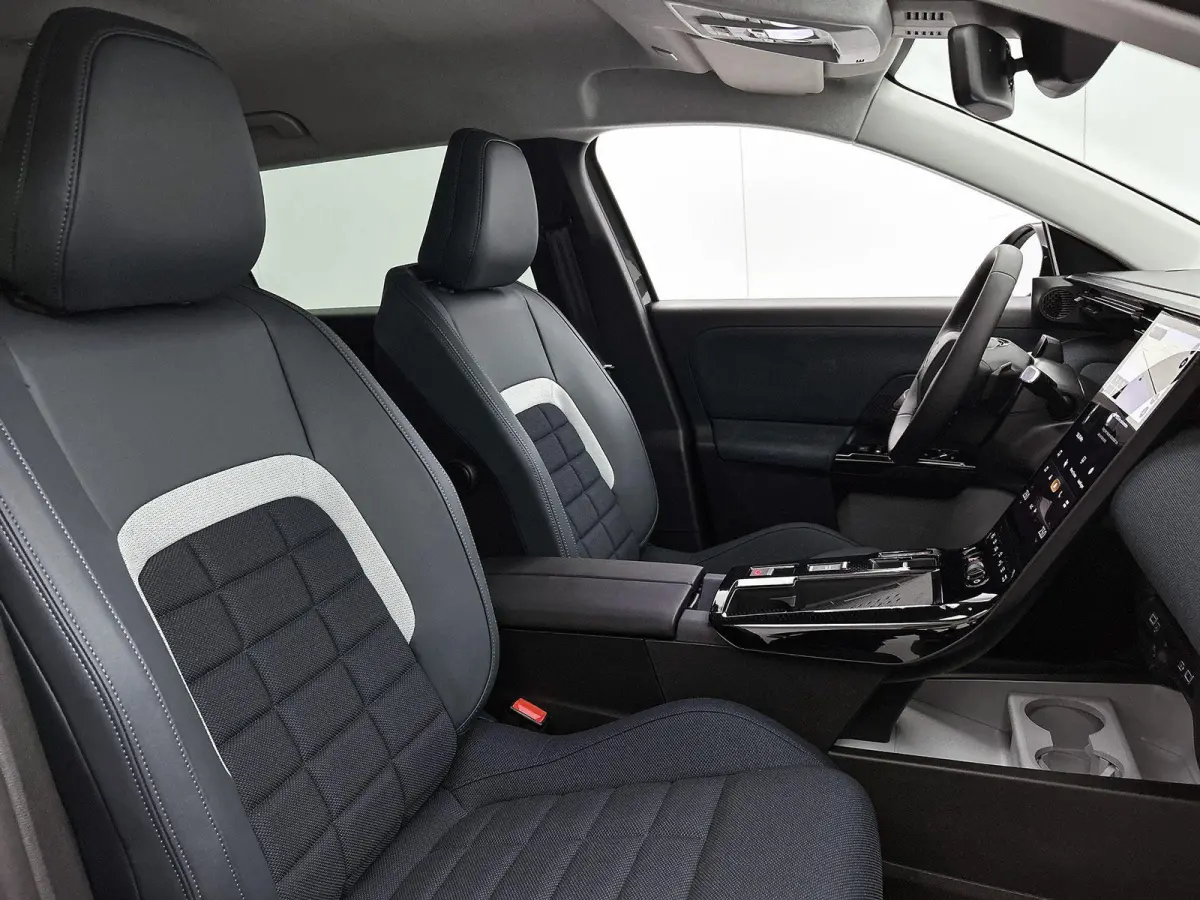 SUV Plus Comfort Range 73 kWh | DEMO | 519km WLTP Actieradius | Navigatie | Adaptive cruise control | 360 graden camera | Elektrische achterklep | Draadloze telefoonlader | 19" lichtmetalen 