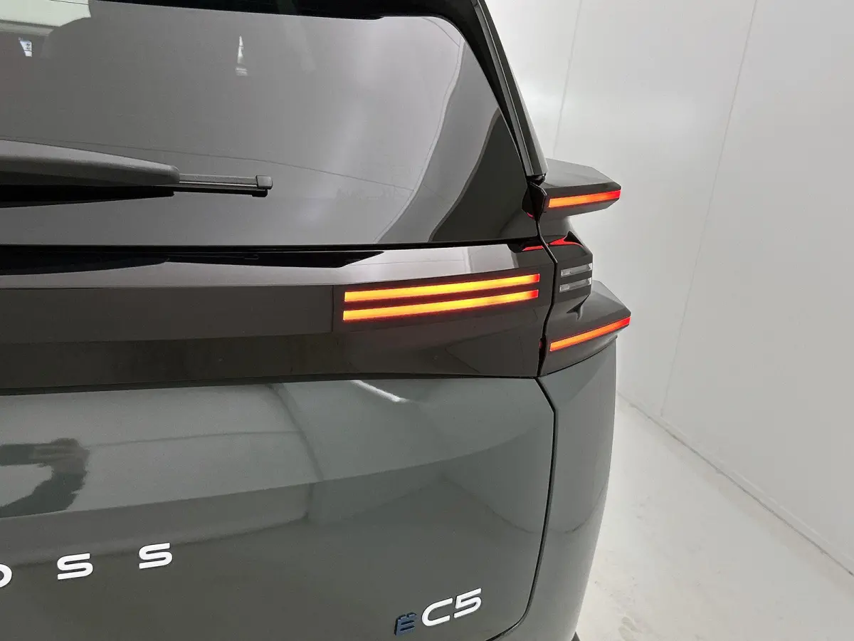 SUV Plus Comfort Range 73 kWh | DEMO | 519km WLTP Actieradius | Navigatie | Adaptive cruise control | 360 graden camera | Elektrische achterklep | Draadloze telefoonlader | 19" lichtmetalen 