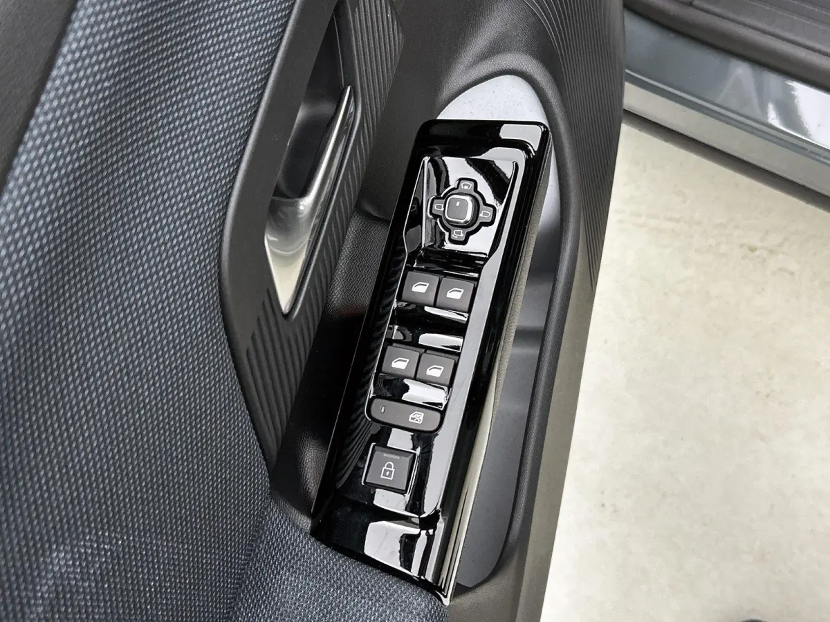 SUV Plus Comfort Range 73 kWh | DEMO | 519km WLTP Actieradius | Navigatie | Adaptive cruise control | 360 graden camera | Elektrische achterklep | Draadloze telefoonlader | 19" lichtmetalen 