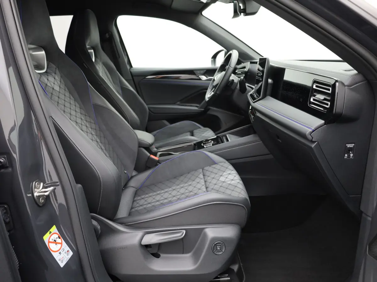 1.5 eTSI R-Line Edition | Head Up | Side Assist | Black Style | Prijs Rijklaar!!