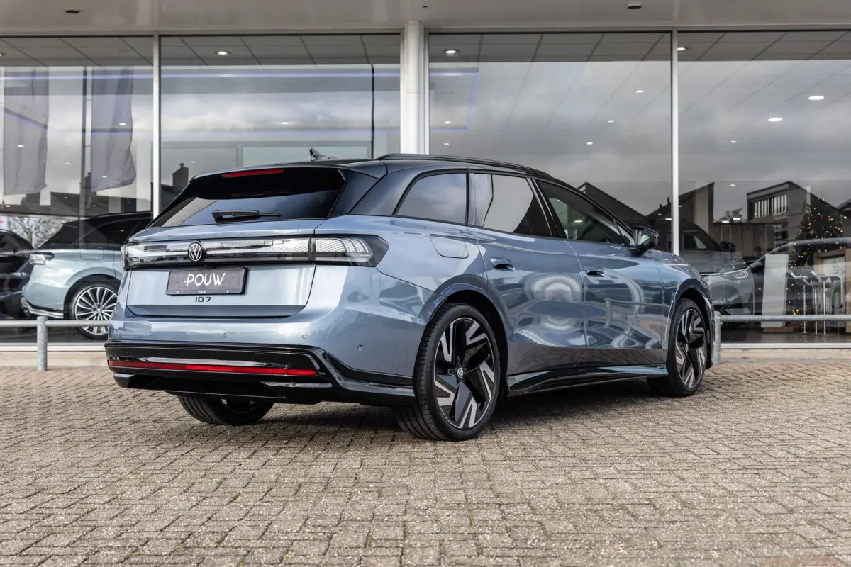 286pk Pro Limited Edition 77 kWh | Panoramadak | Trekhaak | Head-up | Massage