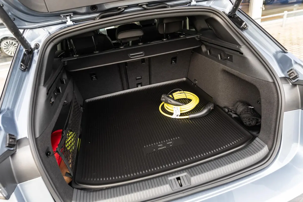 286pk Pro Limited Edition 77 kWh | Panoramadak | Trekhaak | Head-up | Massage