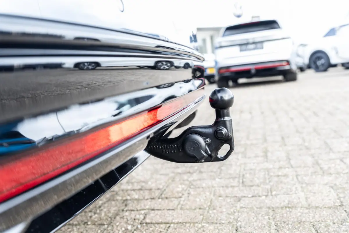 286pk Pro Limited Edition 77 kWh | Panoramadak | Trekhaak | Head-up | Massage