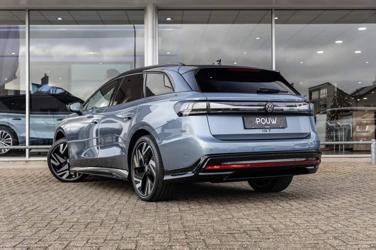 286pk Pro Limited Edition 77 kWh | Panoramadak | Trekhaak | Head-up | Massage