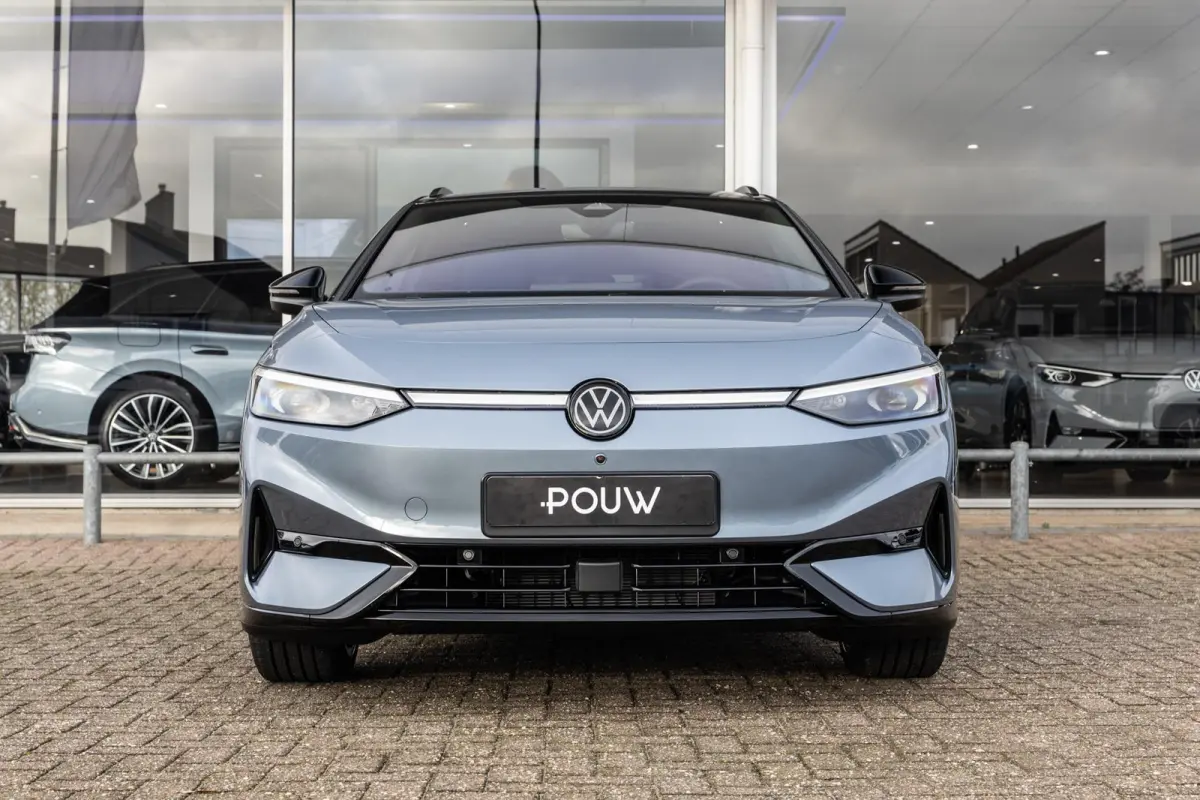 286pk Pro Limited Edition 77 kWh | Panoramadak | Trekhaak | Head-up | Massage