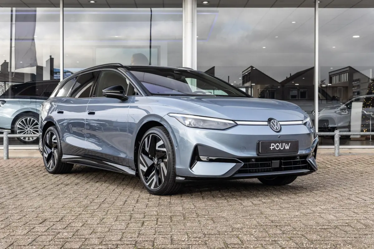 286pk Pro Limited Edition 77 kWh | Panoramadak | Trekhaak | Head-up | Massage
