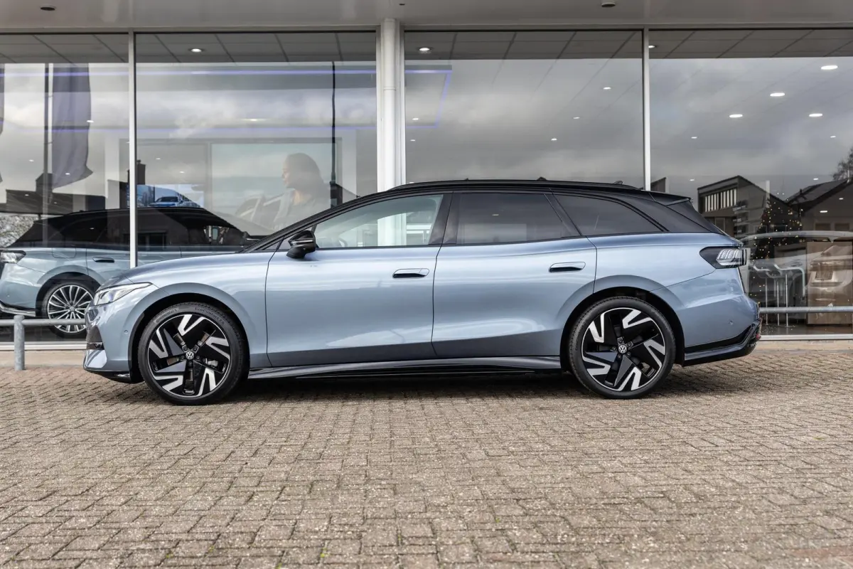 286pk Pro Limited Edition 77 kWh | Panoramadak | Trekhaak | Head-up | Massage