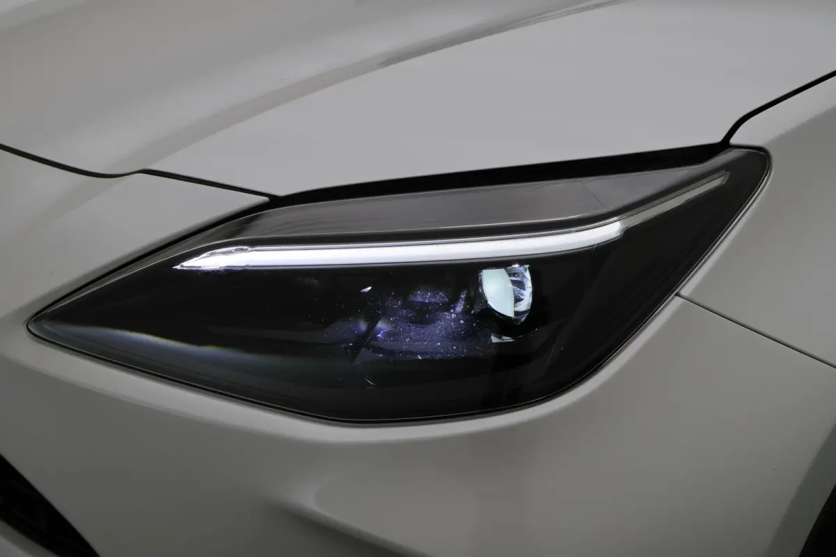 1.5 Hybrid Adventure Winterpakket, Climate, ACC, Camera, Apple Carplay, LED, PDC, 17''