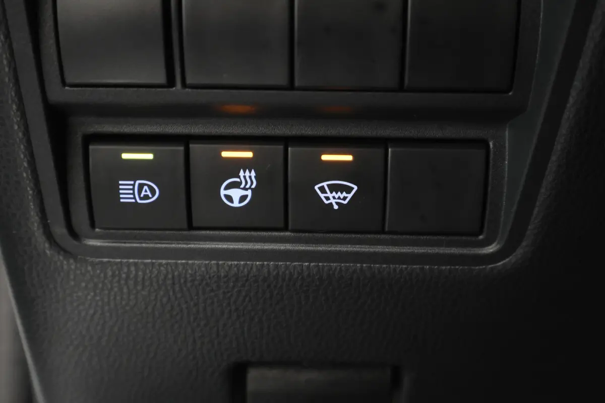 1.5 Hybrid Adventure Winterpakket, Climate, ACC, Camera, Apple Carplay, LED, PDC, 17''