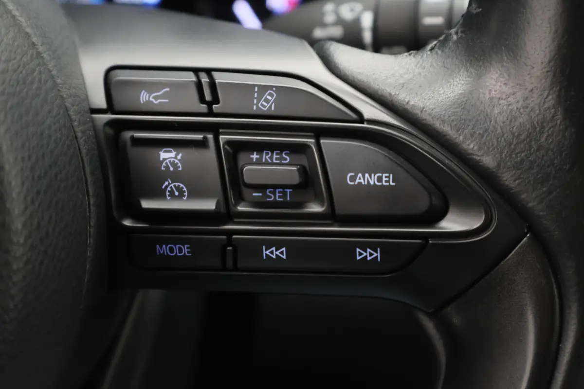 1.5 Hybrid Adventure Winterpakket, Climate, ACC, Camera, Apple Carplay, LED, PDC, 17''