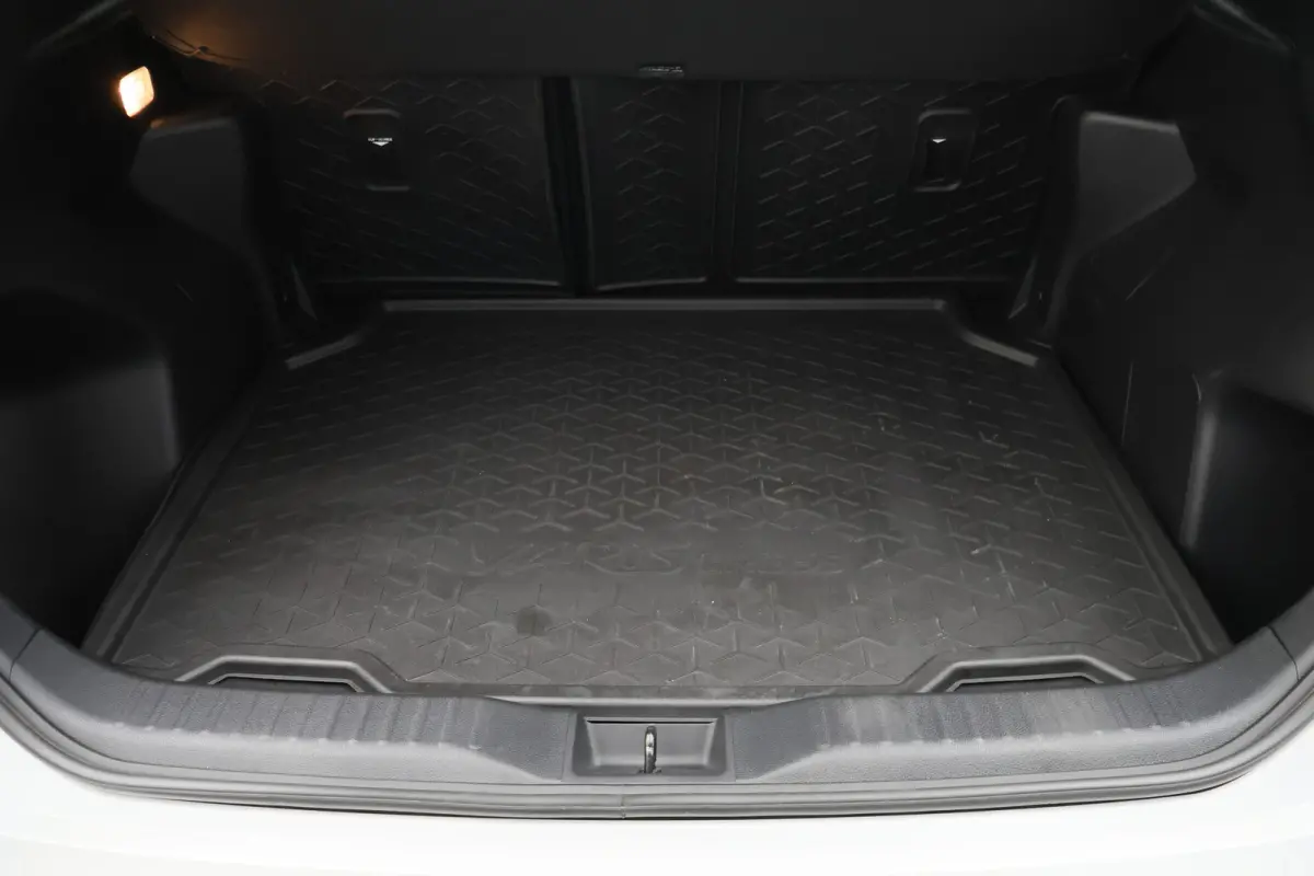 1.5 Hybrid Adventure Winterpakket, Climate, ACC, Camera, Apple Carplay, LED, PDC, 17''