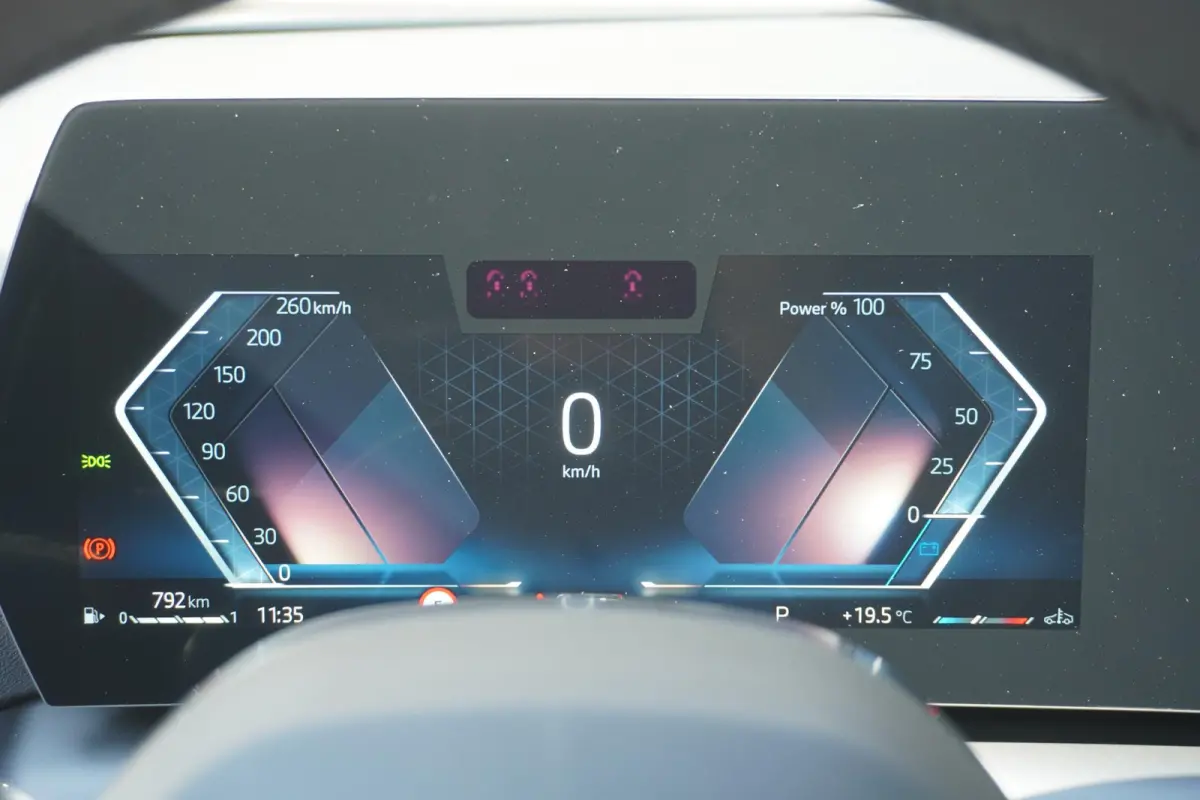 120 | M Sport Design | Extra getint glas | Harman Kardon HiFi Sound system | Stuurwielrand verwarmd | 18 inch LM M Y-spaak